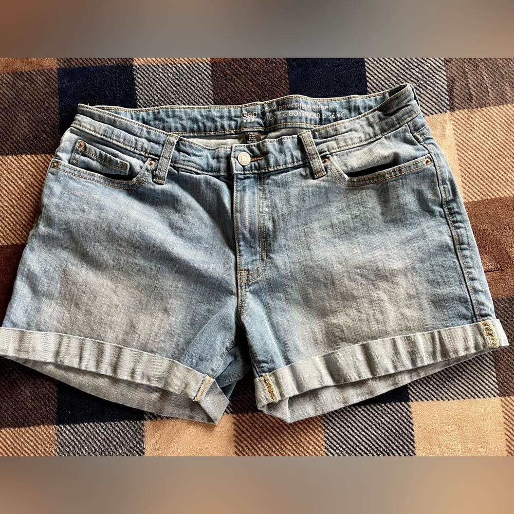 Women Gap shorts